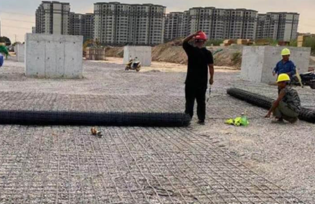 集宁土工格栅铺设前地基要怎么处理？